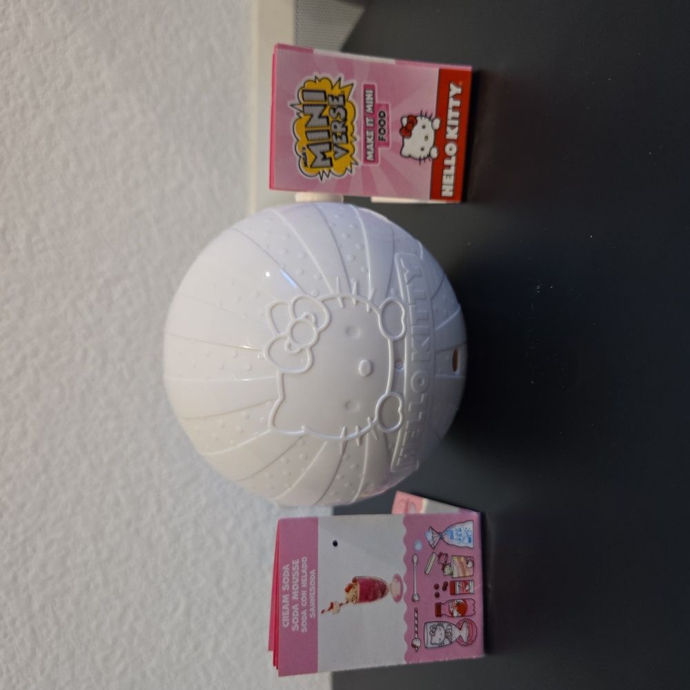 MGA's Mini Verse Make It Mini Food Hello Kitty - Cream Soda